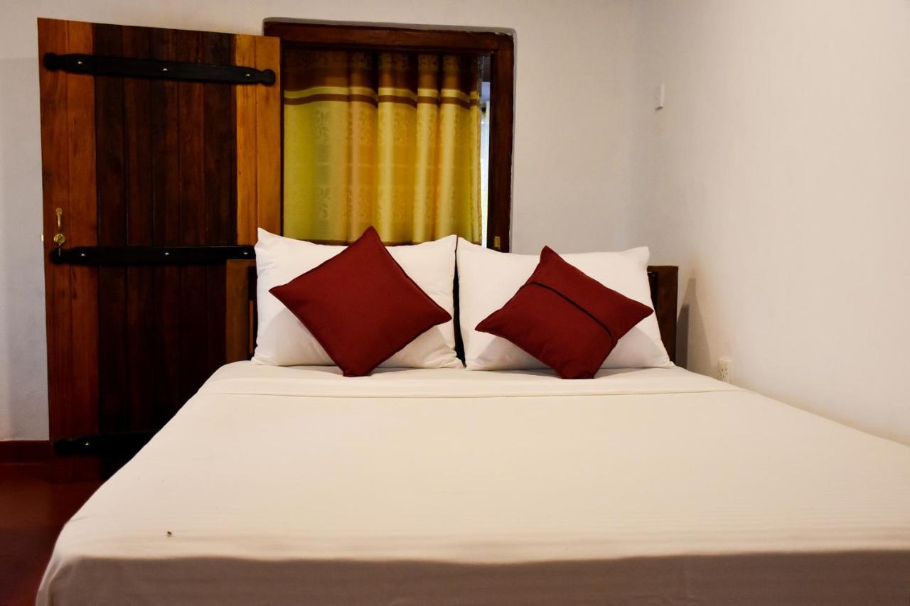 Rainforest Holiday Inn Deniyaya Esterno foto