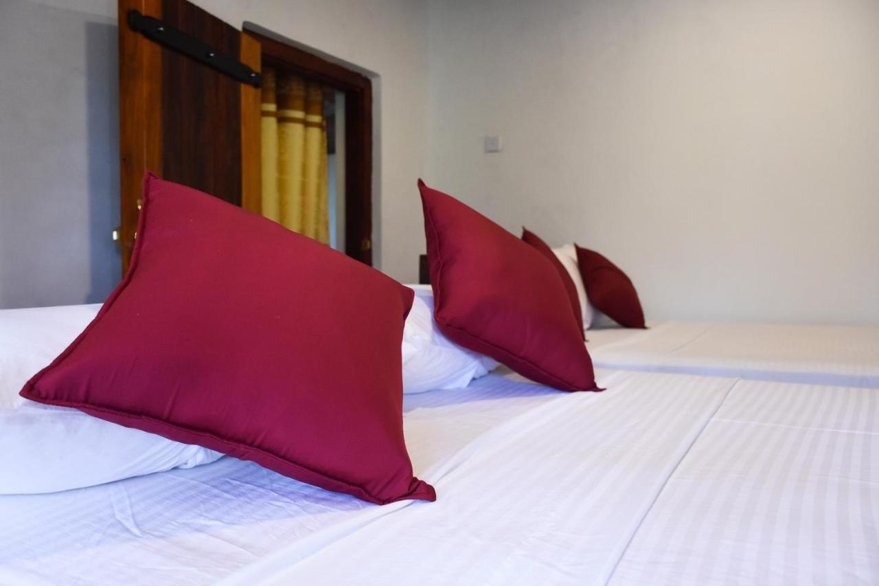 Rainforest Holiday Inn Deniyaya Esterno foto